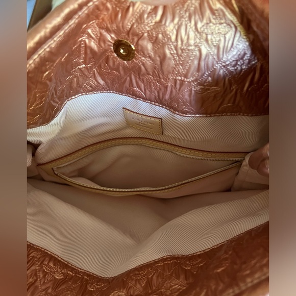 LOUIS VUITTON Saumon Monogram Limelight
Clutch Bag - Picture 10 of 14